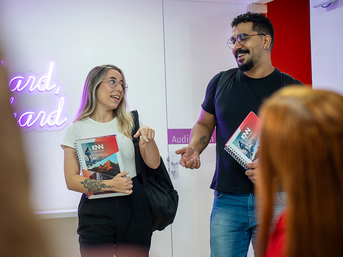 Alunos em uma sala de aula da KNN Idiomas